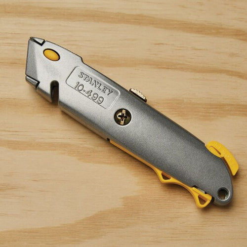 Stanley Black & Decker 6-3/8 in Quick Change Retractable Utility Knife STANLEY